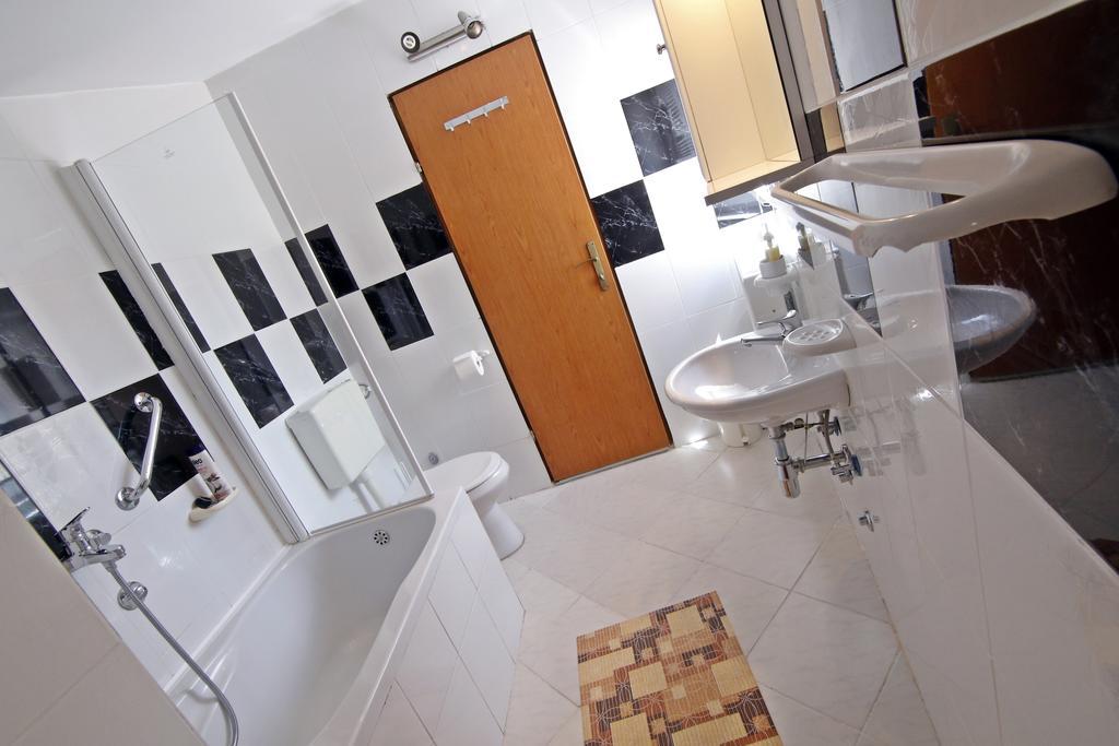 Apartment House Lalita Fužine Стая снимка